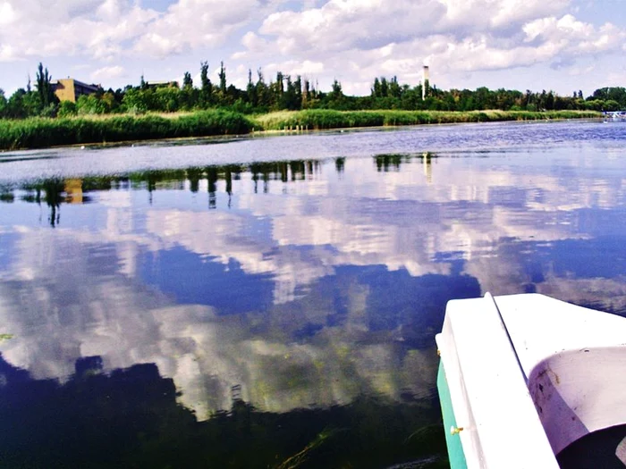 Lacul Amara ascunde o comoară FOTO panoramio.ro