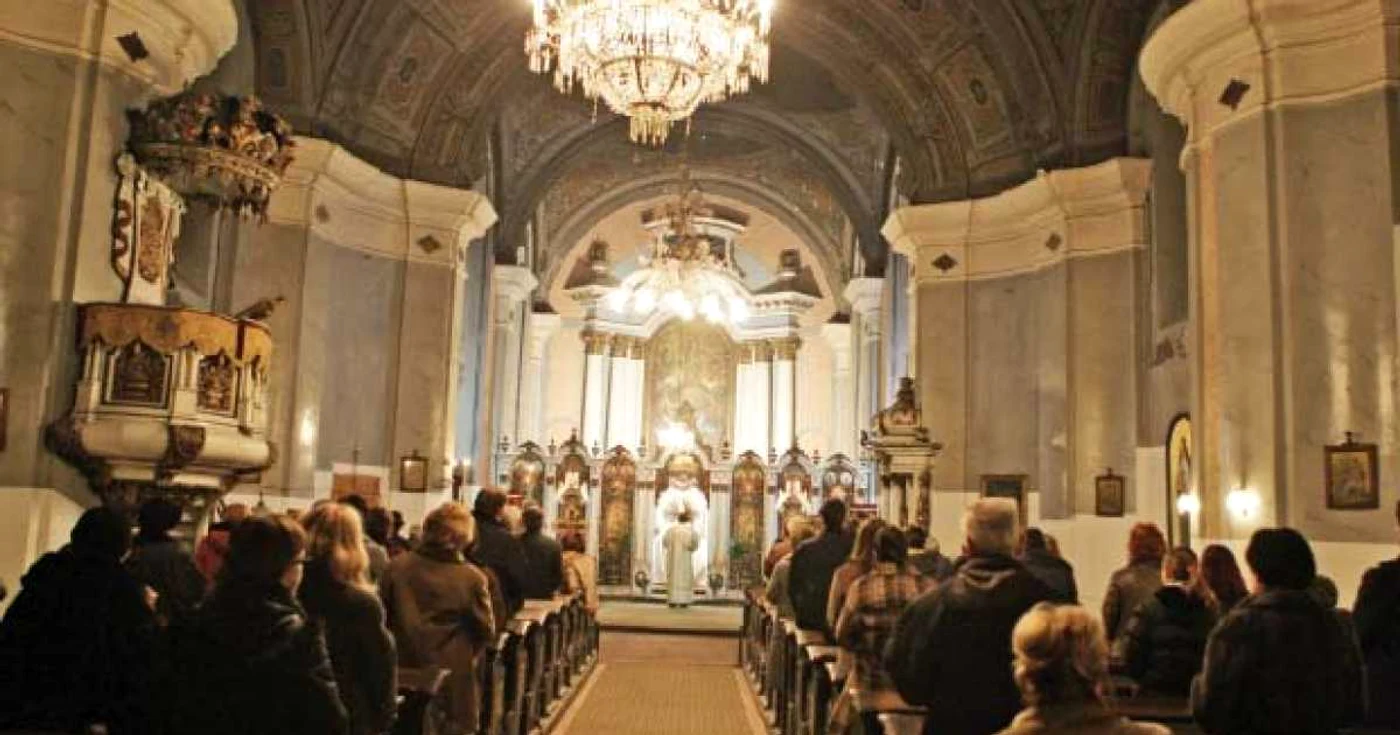 Deşi nu cred în Dumnezeu, ateii participă ocazional  la slujbe de dragul familiei 