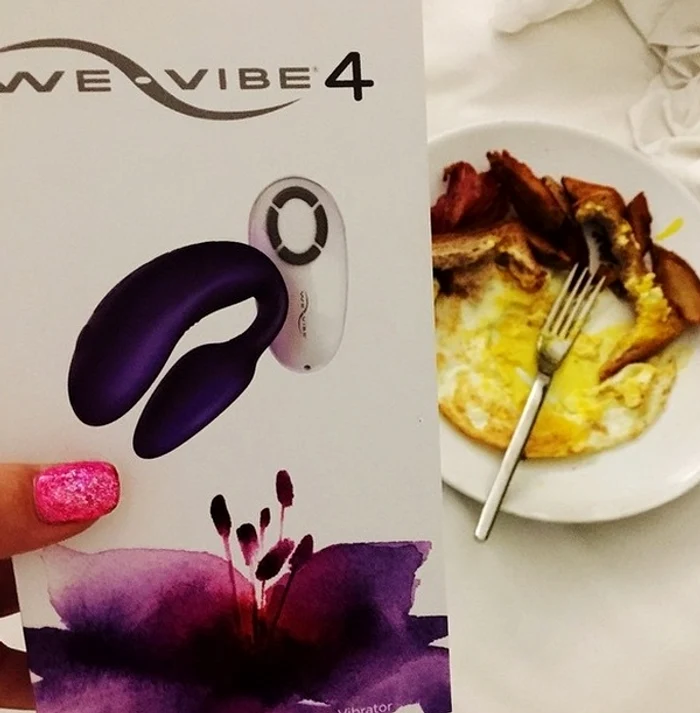 Fotomodelul le-a arătat tuturor noua ei "jucărie"