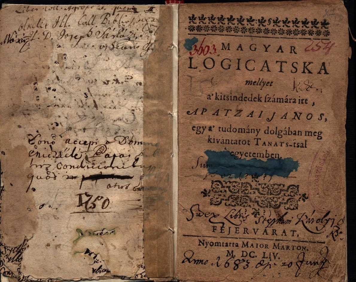 Singurul exemplar cunoscut din primul manual de logică în limba maghiară, expus la Târgu Mureș (foto: Biblioteca Teleki-Bolyai)