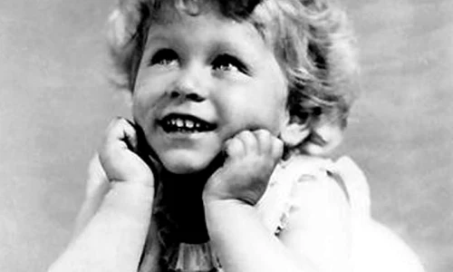 Familia regală britanică şi a publicat arhivele foto pe internet jpeg