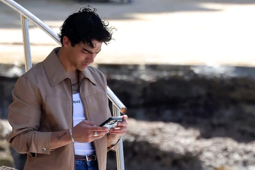 Joe Jonas, Profimedia