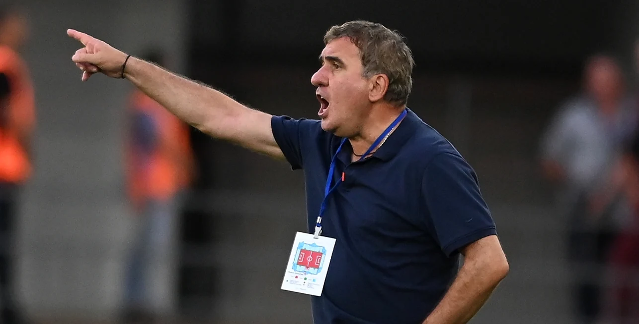 Gică Hagi se consideră furat de arbitru. Foto Sportpictures