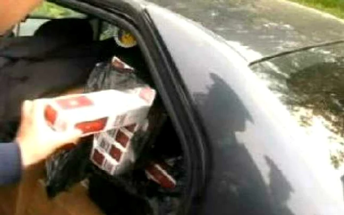 Brăila: Poliţiştii au confiscat 100 pachete cu ţigări