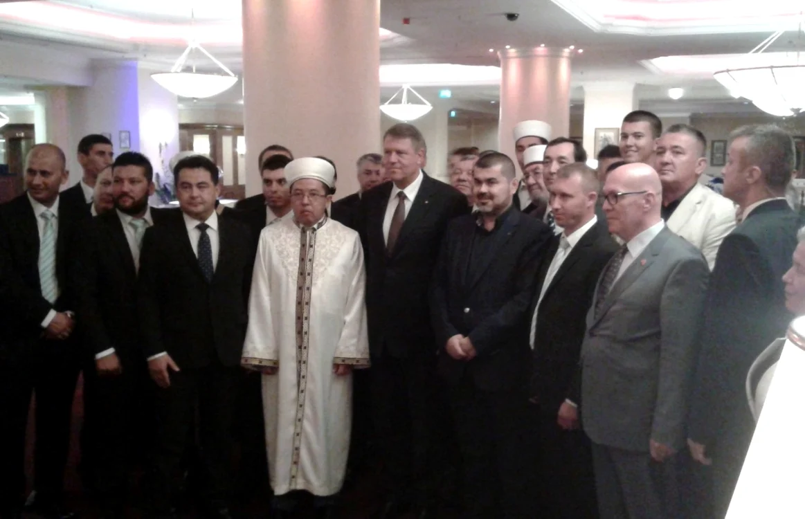 Klaus Iohannis şi muftiul Iusuf Murat la cina de Iftar Foto Sînziana Ionescu