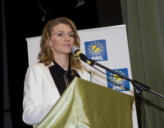 Alina Gorghiu vorbește despre primul-ministru Victor Ponta, acuzat de corupție