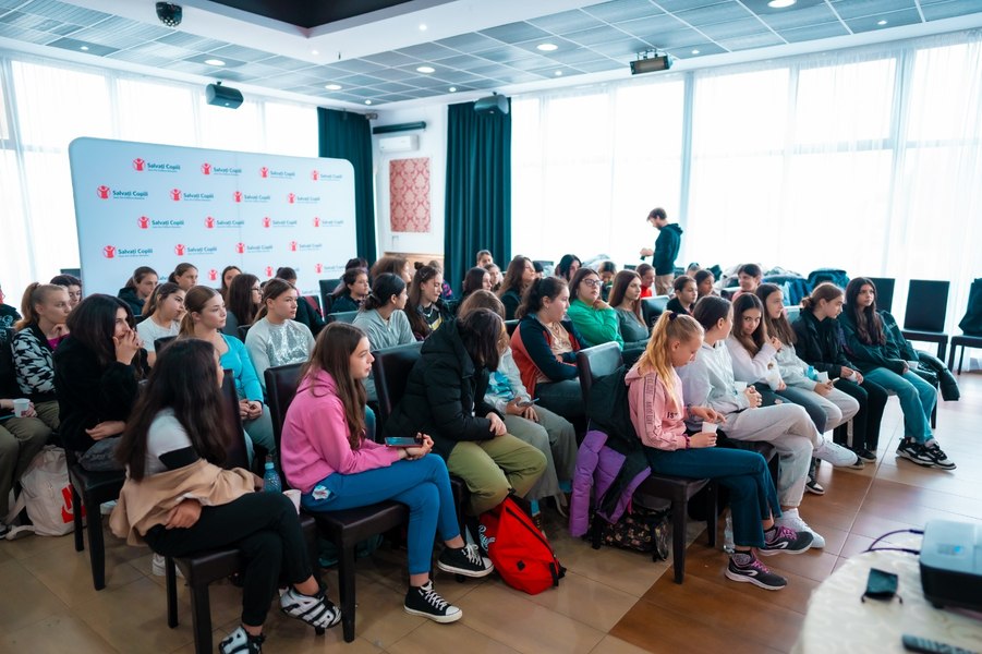 Salvaţi Copiii cere ca „Educaţia pentru sănătate” să fie accesibilă adolescenţilor de peste 14 ani fără acordul părinţilor