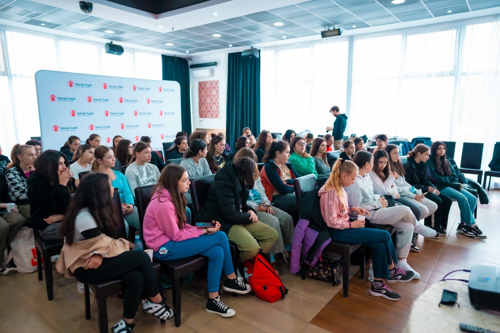Salvaţi Copiii cere ca „Educaţia pentru sănătate” să fie accesibilă adolescenţilor de peste 14 ani fără acordul părinţilor Salvaţi Copiii cere ca „Educaţia pentru sănătate” să fie accesibilă adolescenţilor de peste 14 ani fără acordul părinţilor