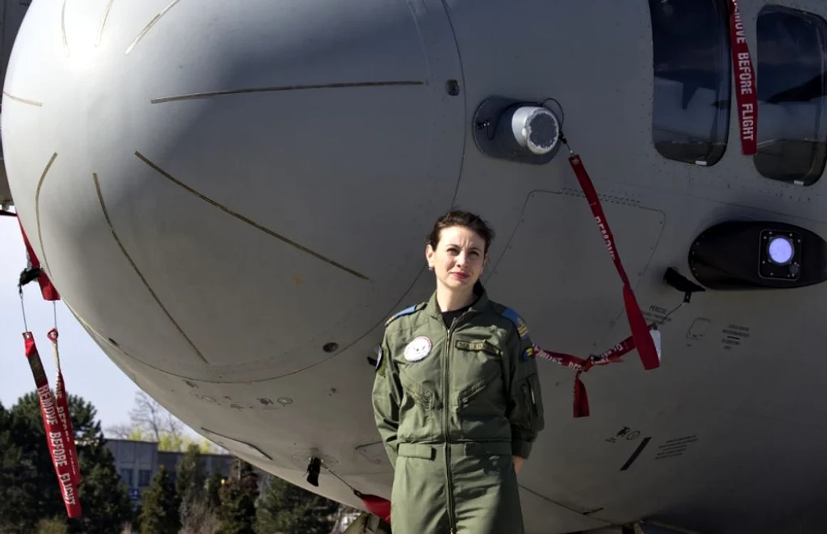 Simona Măierean, prima femeie pilot de avion supersonic din România FOTO Arhivă personală