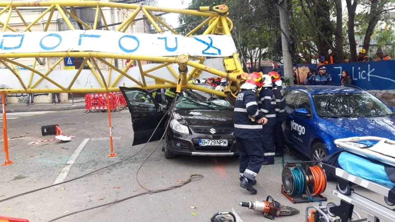 
    Macara prăbușită în centrul CapitaleiFOTO: ISU Bucureşti-Ilfov  