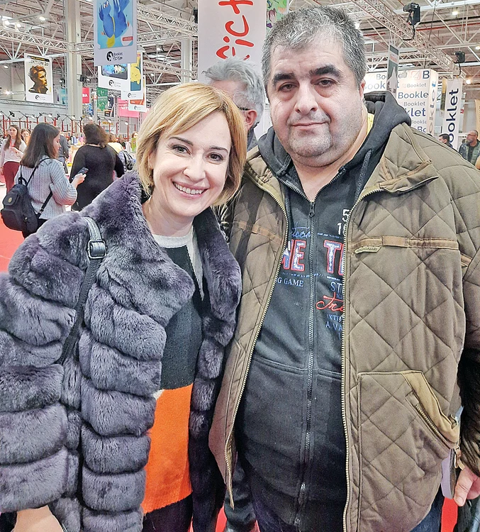 Reporterul Click! a stat la poveşti cu Medeea Marinescu la Târgul de carte Gaudeamus