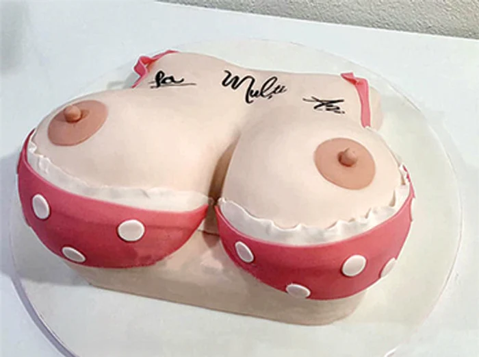 
    Faimosul vapor Titanic, din pastă de zahăr  