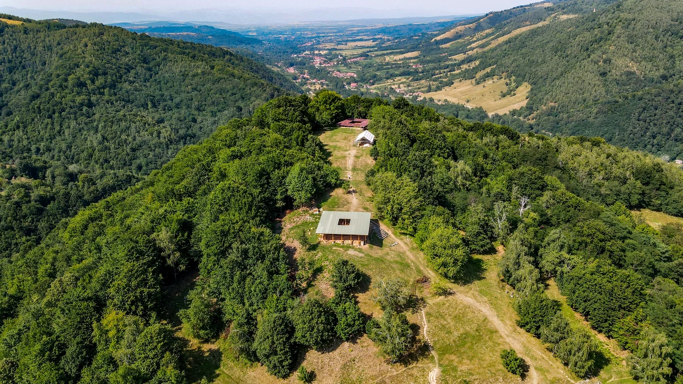 Turnurile - locuință ale Cetății Costești. Foto: Discover Hunedoara. 