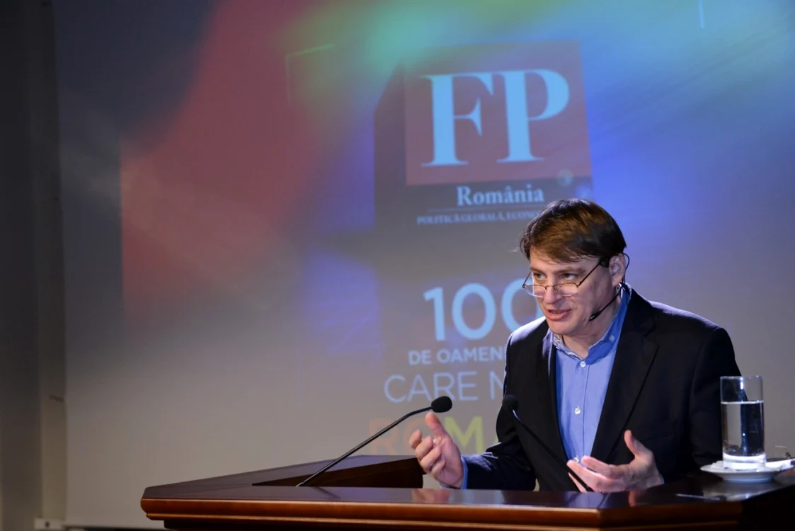 Ion Ioniţă, redactor-şef FP România, prezentând laureaţii Premiilor FP România 2016