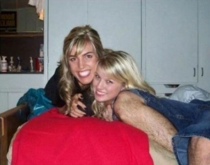 Priveşte cu atenţie!