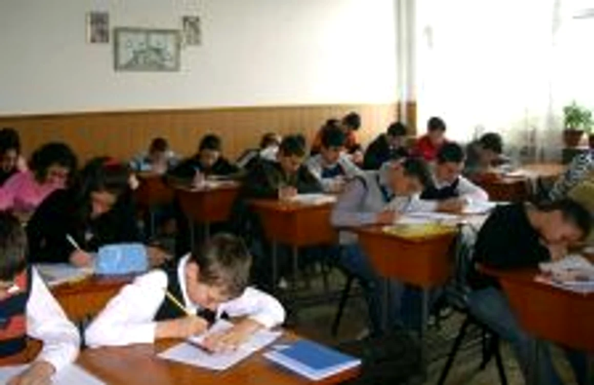 Directorii de şcoli generale sunt de acord cu includerea clasei a IX-a în ciclul gimnazial.
