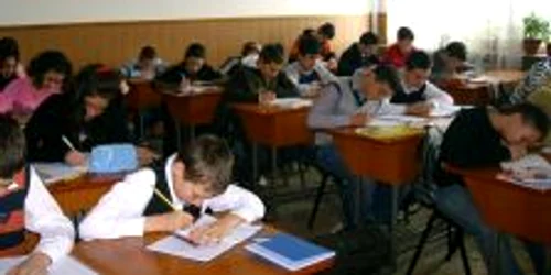 Directorii de şcoli generale sunt de acord cu includerea clasei a IX-a în ciclul gimnazial.