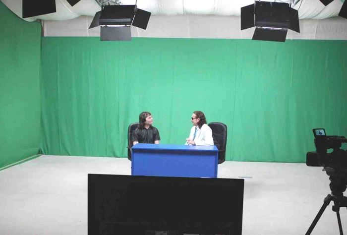 Televiziunea emite, deşi clădirea încă nu este terminată