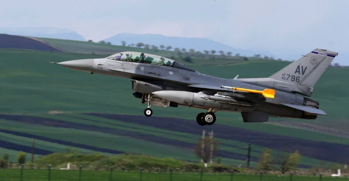 Avioanele americane F-16 s-au acomodat uşor la Baza aeriană Câmpia Turzii, dar pentru puternicele F-22 aceasta trebuie modernizată