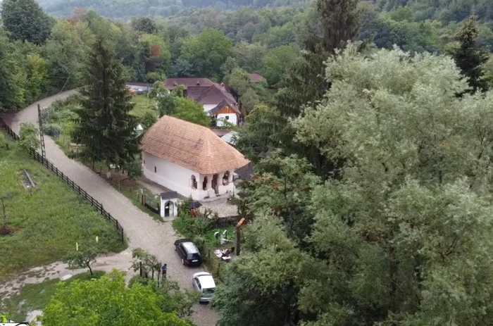 Mănăstirea actorilor sau Mănăstirea Sf Mucenic Filimon din Golești Vâlcea Foto DMS