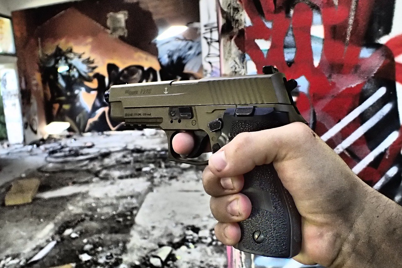 Atac armat în Constanța: un bărbat împușcat mortal în curte. Atac armat în Constanța: un bărbat împușcat mortal în curte.