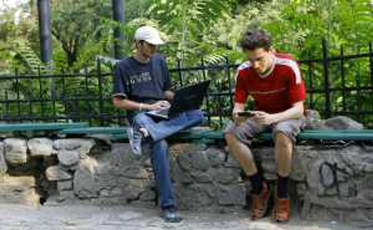 Românii nu se mai pot bucura de internet în parcuri pentru că în foarte puţine sistemul mai funcţionează