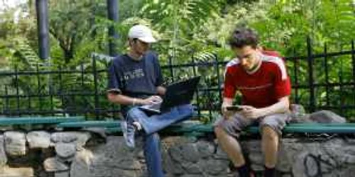 Românii nu se mai pot bucura de internet în parcuri pentru că în foarte puţine sistemul mai funcţionează