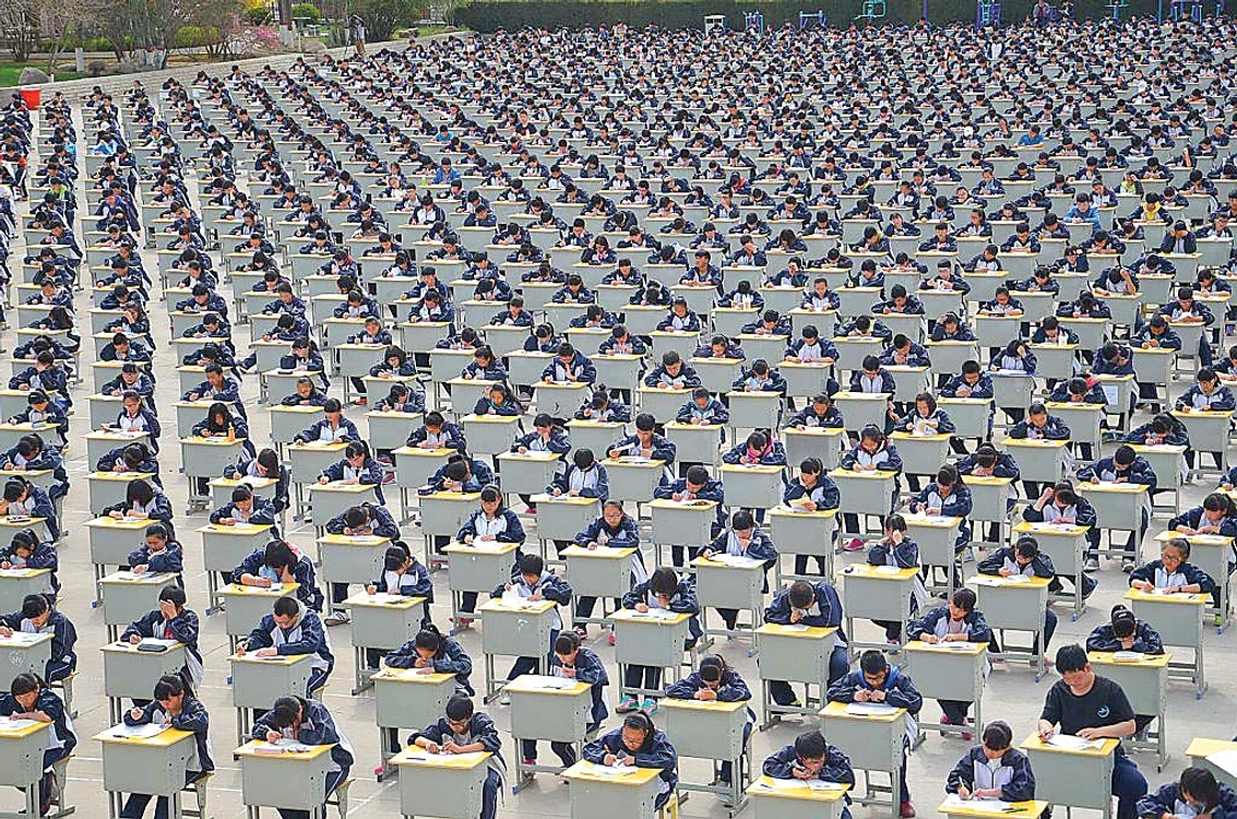 Au amenajat  sală de examen  într-un parc