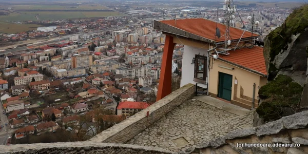 cetatea devei statie ascensor foto daniel guta adevarul