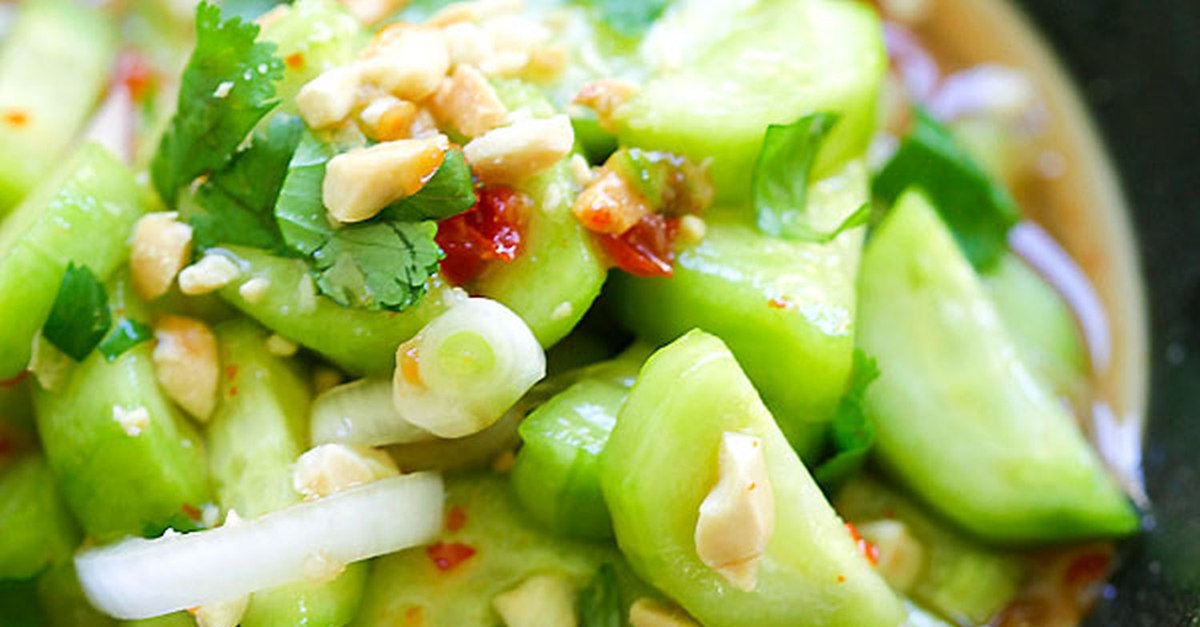 Salată de castraveți cu nuci coapte și brânză, cea mai ingenioasă rețetă. Trucul genial pentru un plus de savoare și un gust intens. VIDEO