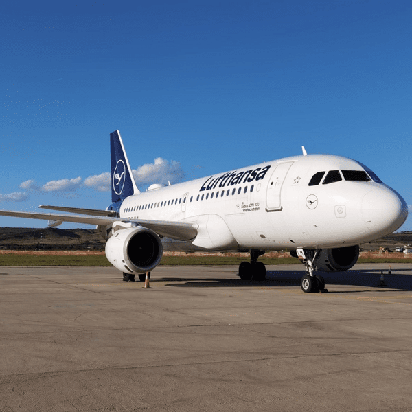 Lufthansa a anulat 800 de zboruri din cauza unei greve. 130.000 de pasageri sunt afectați