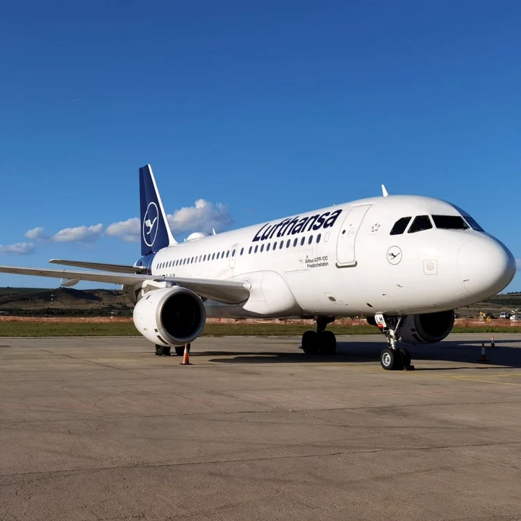 15 pasageri ai unei curse Lufthansa au fost dați jos din avion FOTO arhivă Adevărul