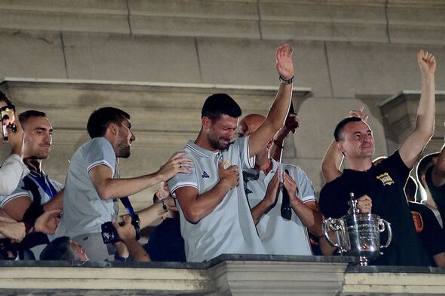 Djokovici a plâns ca un copil la Belgrad: Imagini fabuloase cu revenirea campionului sârb acasă VIDEO