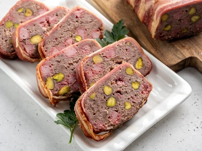 Terina cu carne de vita Sursa foto shutterstock 1775015015 jpg