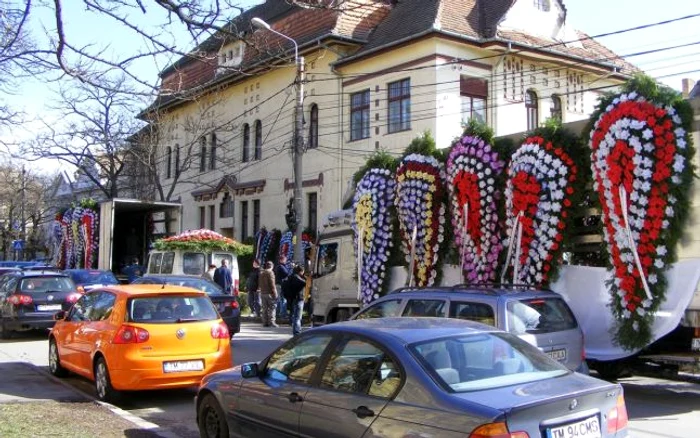 La înmormântarea lui Vladimir Cârpaci, zis Dulcea, au participat sute de oameni. (Foto: Vali Silaghi / Adevărul)