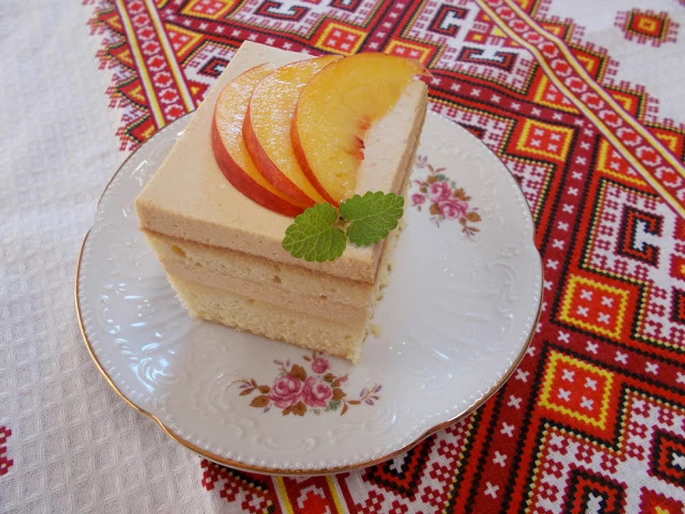 
    Prăjitură cu mousse de piersici  