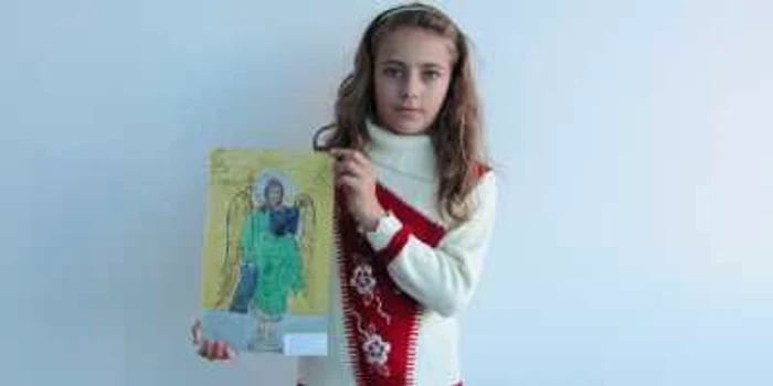 Beatrice pictează icoane de mică