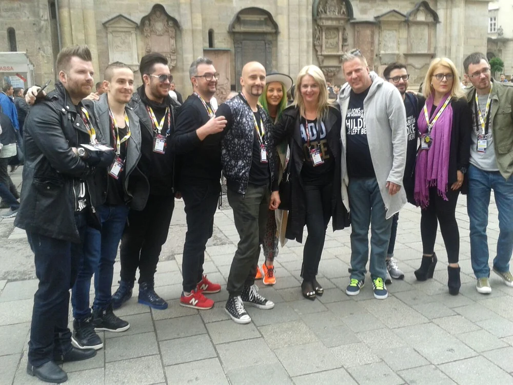 
    Eurovision 2015: Delia le-a urat succes băieţilor de la VoltajFoto Click!  