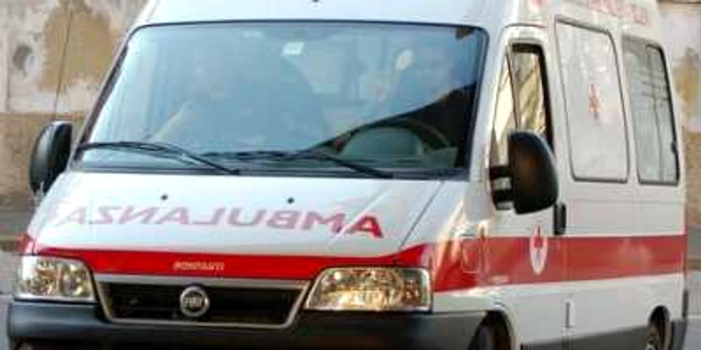 Ţiganca a fost transportată de urgenţă la spital