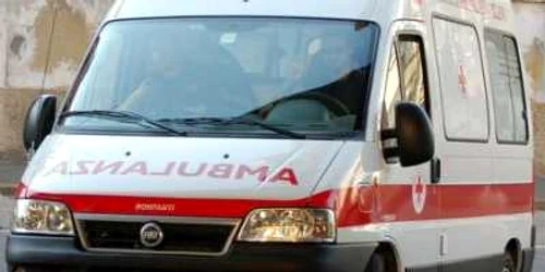 Ţiganca a fost transportată de urgenţă la spital