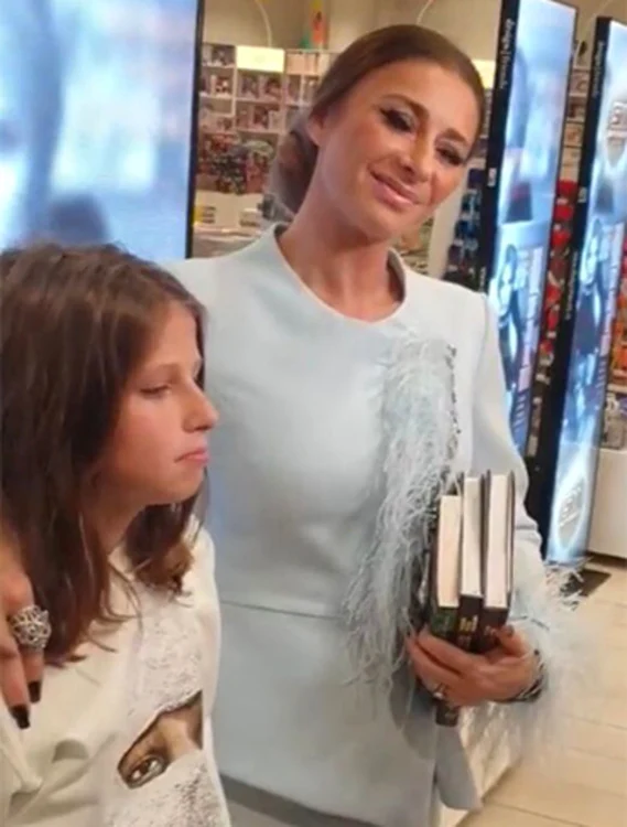 Bebeto nu s-a dezlipit de mama lui și avea ochii în lacrimi