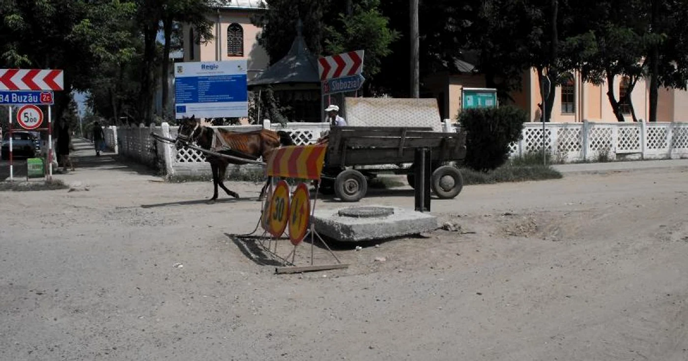 Locuitorii din Amara sunt sfătuiți să nu consume apă, timp de trei zile