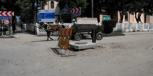 Locuitorii din Amara sunt sfătuiți să nu consume apă, timp de trei zile