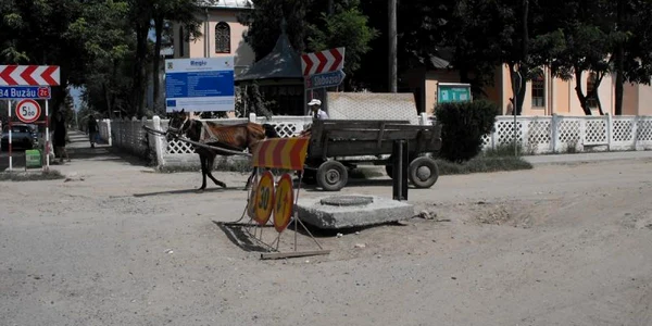Locuitorii din Amara sunt sfătuiți să nu consume apă, timp de trei zile