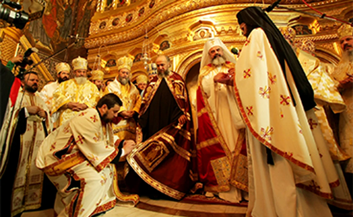 Autorităţile române ignoră recomandarea Comisiei Europene ca liturghiile să aibă loc online sau la tv