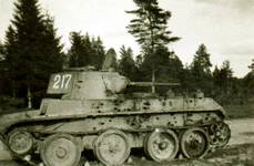 Tanc sovietic BT-7, distrus de ofensiva germană