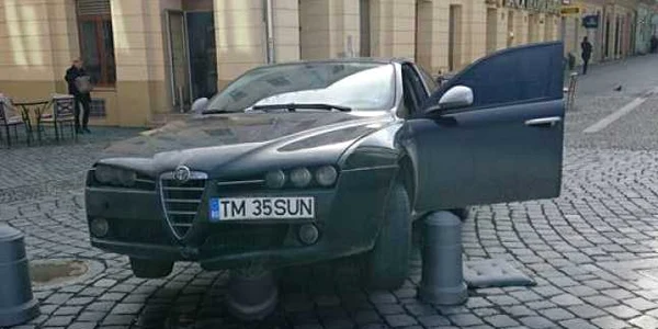 Alfa Romeo în Piaţa Unirii FOTO Facebook