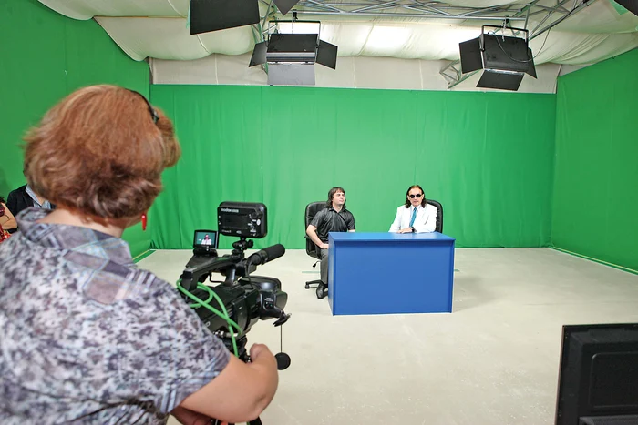 Miron Cozma lucrează ca director de programe al televiziunii Vătafu TV, care va emite din această vilă situată în Popeşti Leordeni