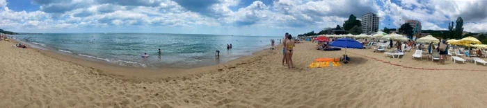 Oameni pe plajă în Bulgaria