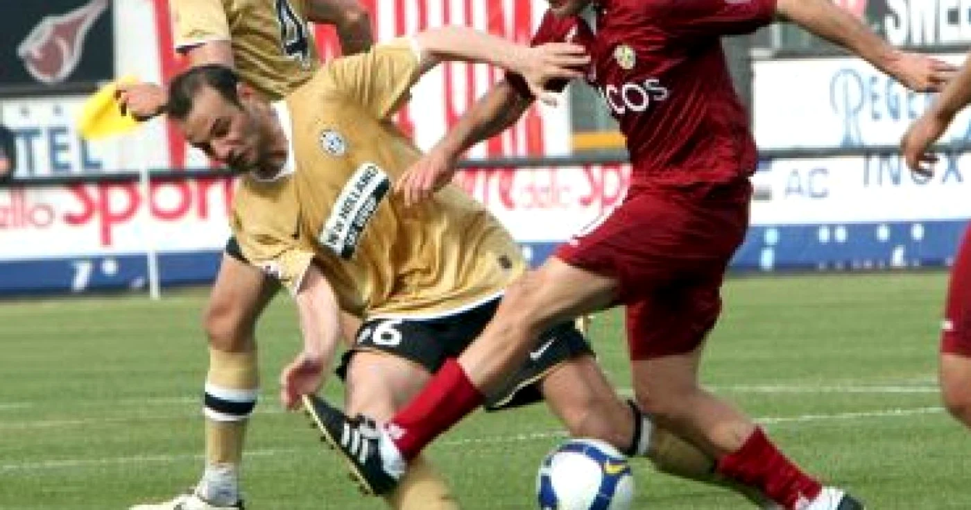 FOTBAL: Cristiano Zanetti ar putea deveni coechipier cu Mutu
